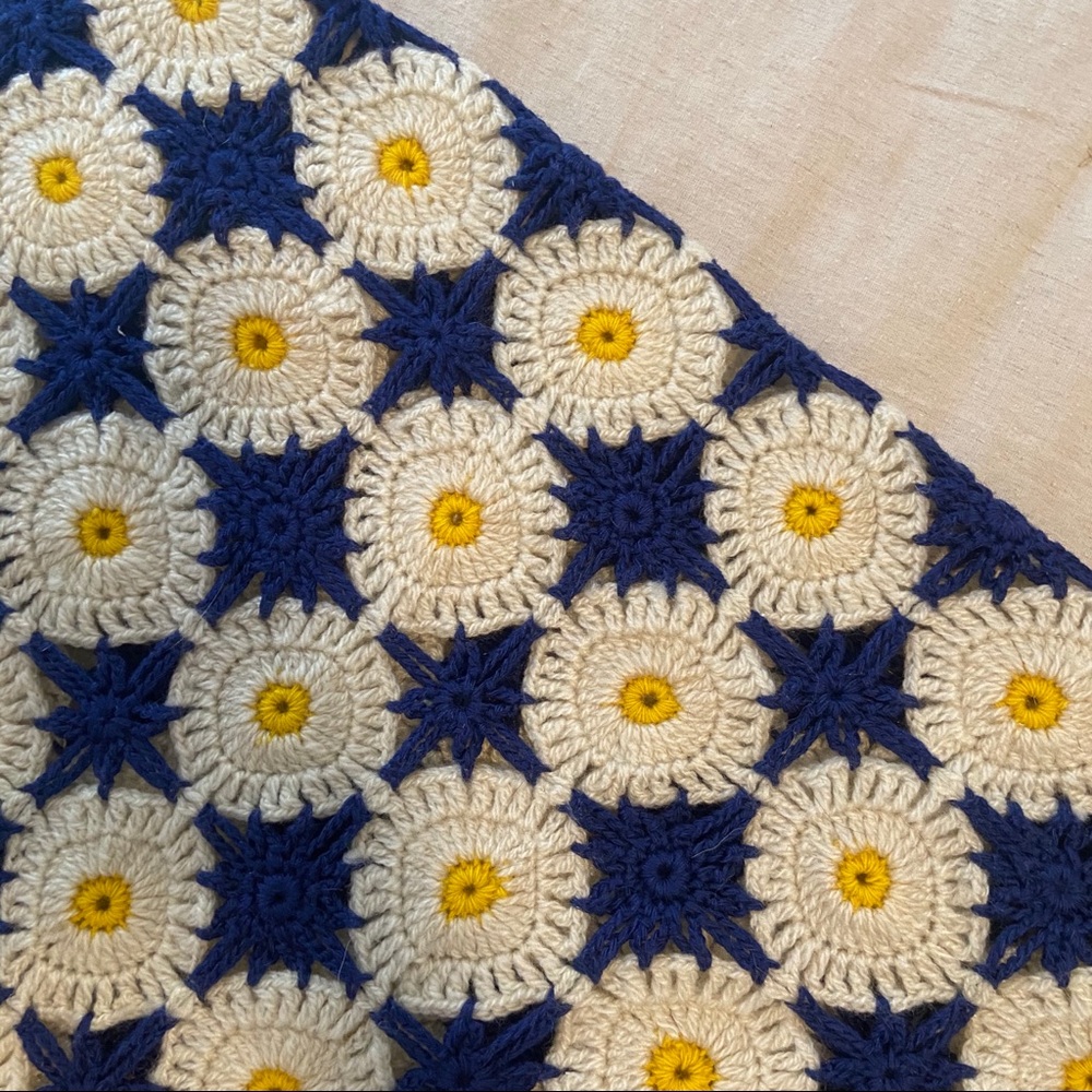 Vintage Flower Navy Daisy Crochet Afghan 90 x 73